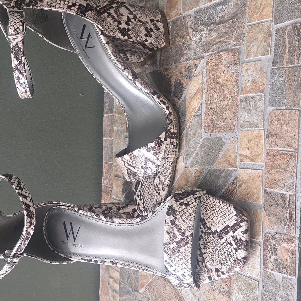 Worthington open toe shoes, size 7